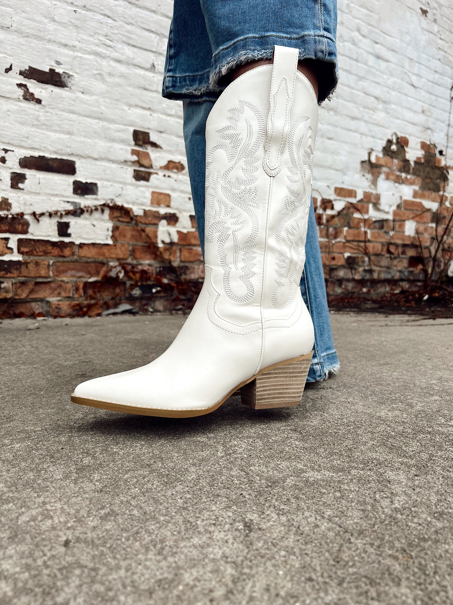 Amaya White Western Boots