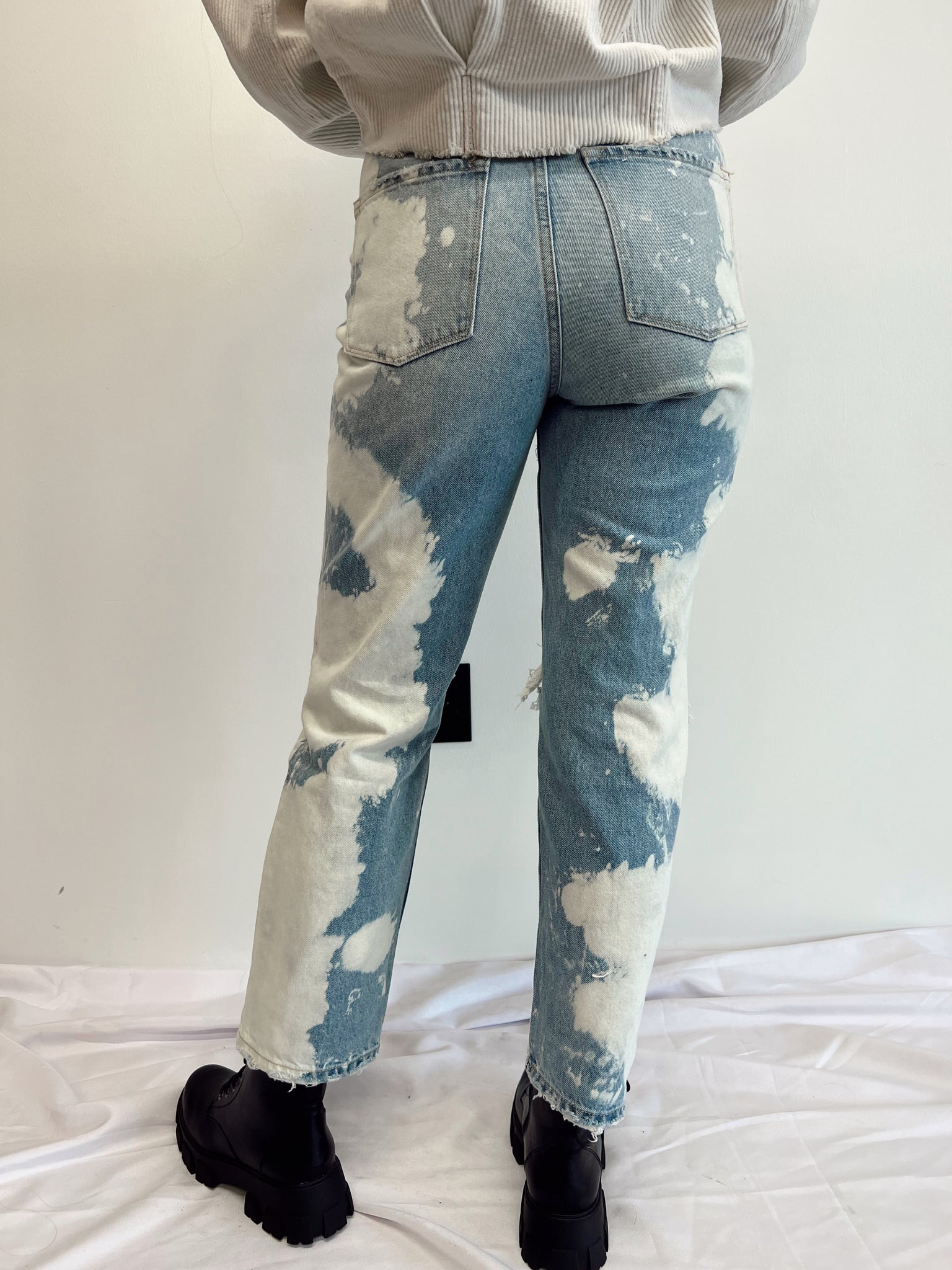 All Eyes On You Light Wash 90's Distressed Boyfriend Jeans