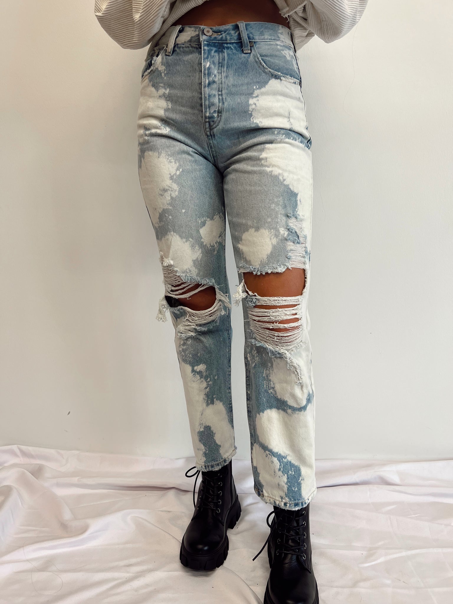 All Eyes On You Light Wash 90's Distressed Boyfriend Jeans